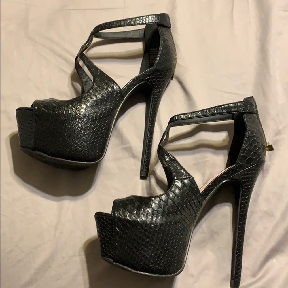 Shoe dazzle Black stiletto pumps